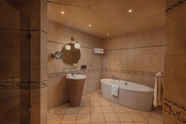 Duplex, Executive, Suite, King Bed, Hilton Pyramids Golf Resort 8/8