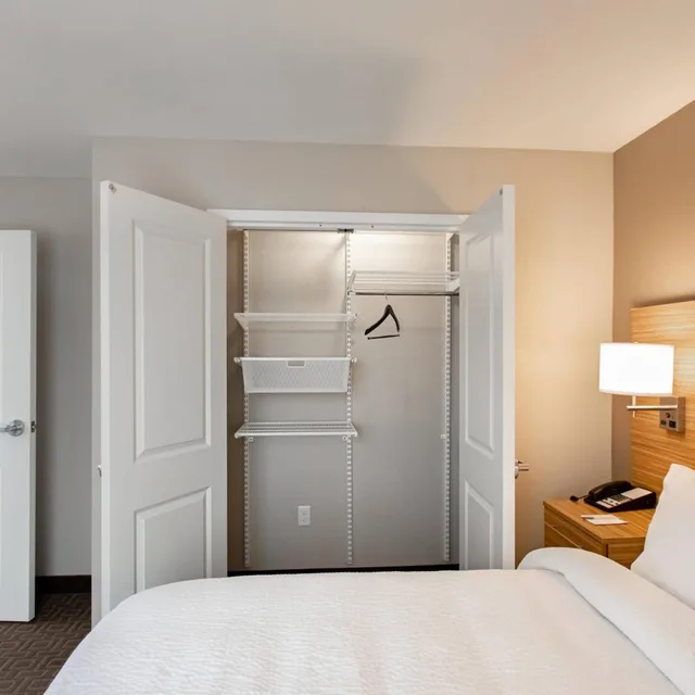 جناح بسرير كوين بغرفة نوم واحدة مع أريكة بحوض استحمام لذوي الإعاقة، Towneplace Suites By Marriott Louisville Airport 4/6