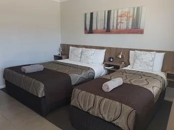 Deluxe, Studio, Kitchenette, Main Street Motel 1/1