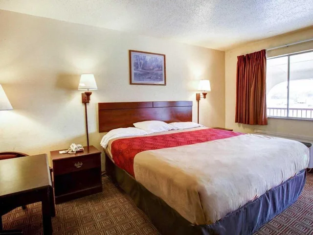 غرفة بغرفة نوم واحدة، Econo Lodge San Marcos University Area 2/4