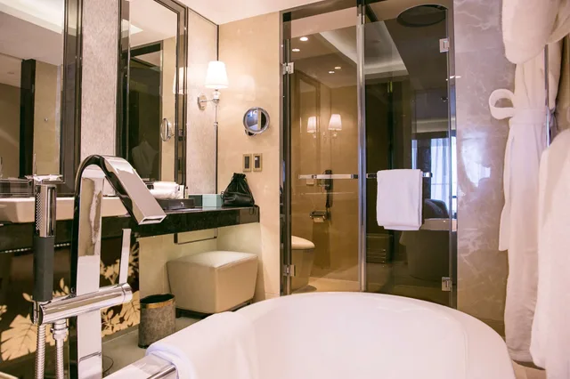Suite, King Bed, Ocean View, Hilton Haikou Residences 3/4