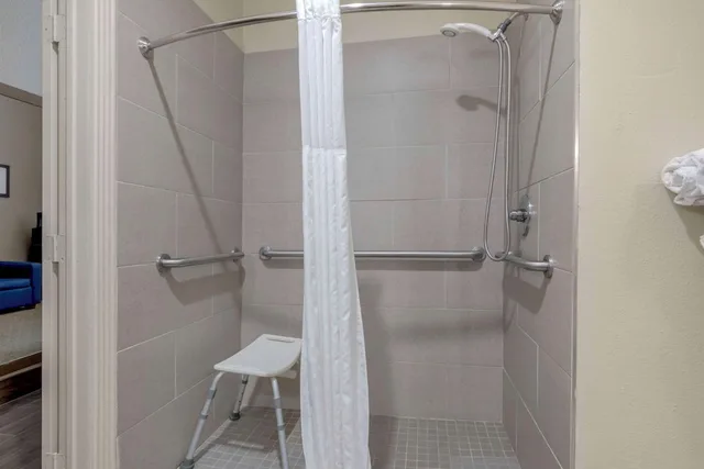 Suite, King Bed, Sofa, Accessible, Comfort Suites Benbrook - Fort Worth Southwest 3/3