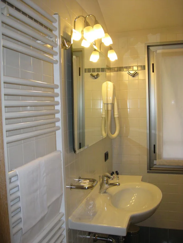 غرفة سوبيريور بسرير كينج، Cardano Hotel Malpensa 5/5