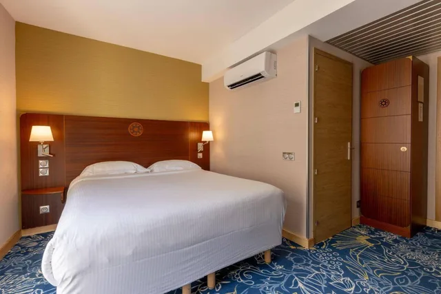 Select, Double Bed, Street View، Hotel Le Yachtman 9/10