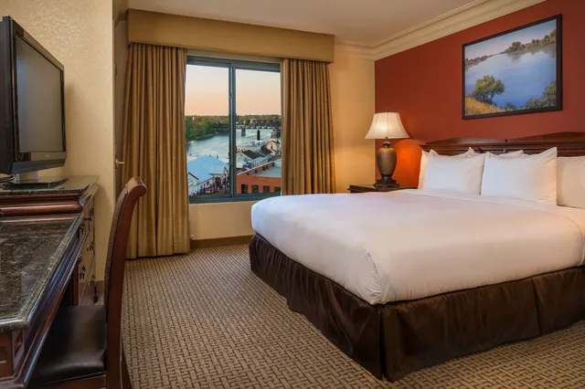 جناح بسرير كينج بغرفتين، Embassy Suites by Hilton Sacramento Riverfront Promenade 3/8