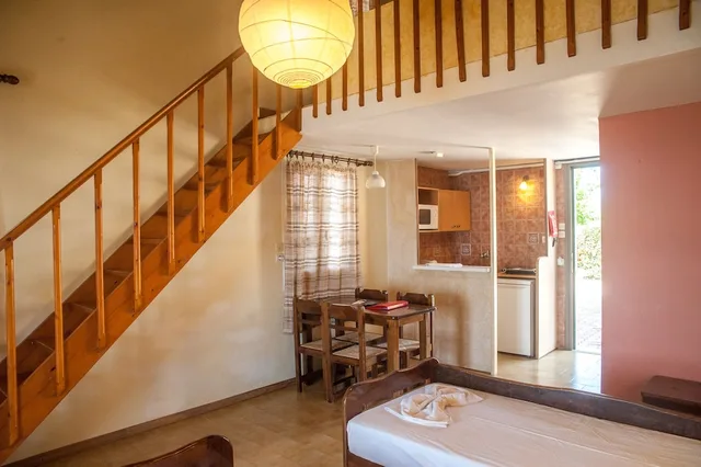 دوبلكس بسرير مزدوج وسريرين منفصلين بإطلالة على البحر، MOUIKIS SUN VILLAGE 3/3