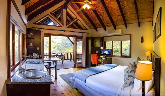 1 Bedroom, Cabin, King Bed, Valley View، Thunzi Bush Lodge 3/10