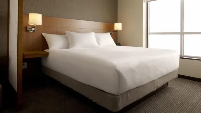 غرفة بسرير كينج لذوي الإعاقة، Hyatt Place Charlotte Downtown 1/3
