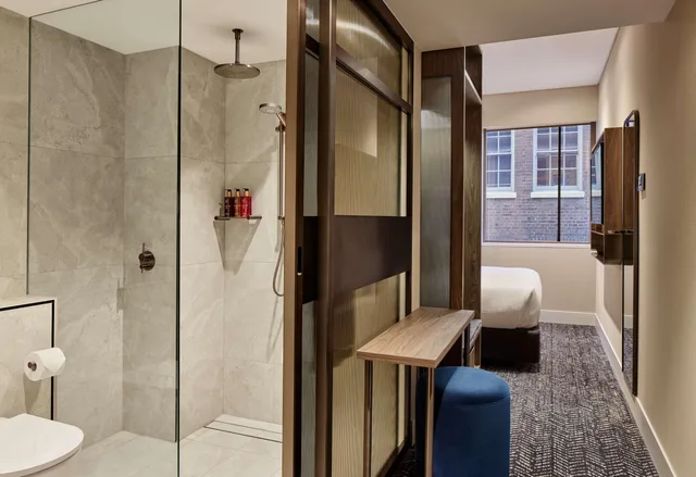 غرفة صغيرة بسرير كوين، Aiden by Best Western Darling Harbour 4/8