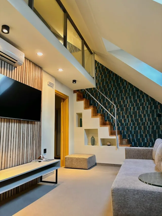 جناح دوبلكس بسرير كينج مع أريكة، Artloft Hotel 1/6