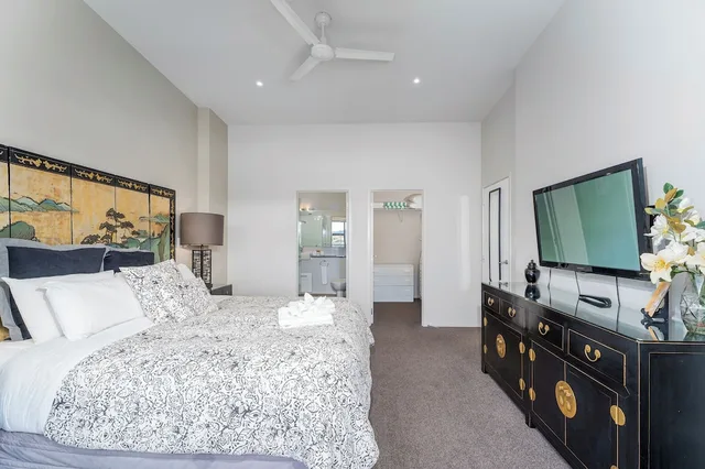1 Bedroom, Deluxe, Villa, King Bed, Sovereign Pier on the Waterways 4/10