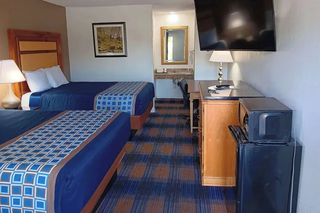 Standard, 2 Queen Beds, Smoking, Rodeway Inn Lake City I-75 5/6