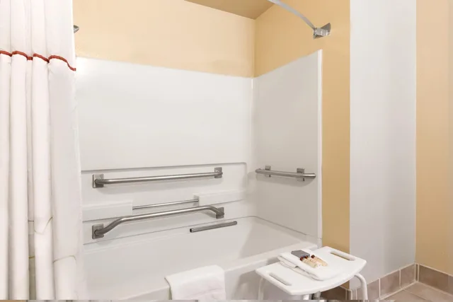 غرفة بسرير كوين مع أريكة لذوي الإعاقة، Hawthorn Suites by Wyndham Rancho Cordova/Folsom 6/8