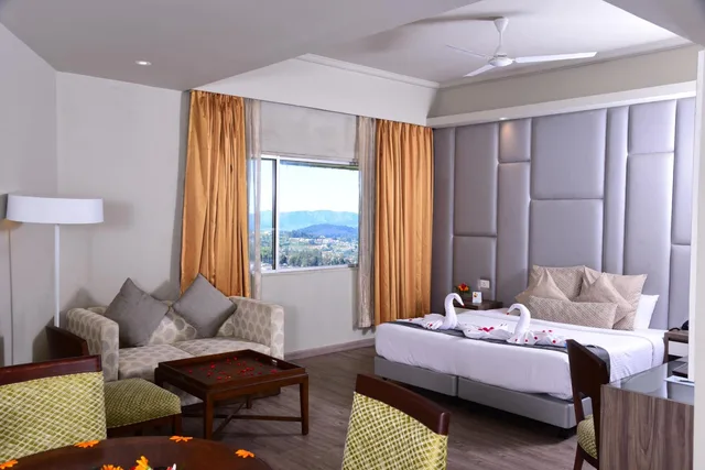 جناح ديلوكس بسرير كينج، Sinclairs Retreat Ooty 1/2