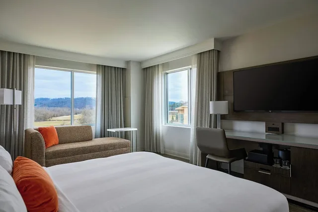 Room, King Bed, Balcony, Accessible, Marriott Meadowview Conference Resort Convention Center 6/10
