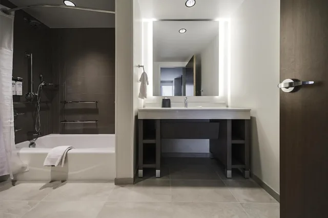 غرفة بسريرين كوين مع أريكة لذوي الإعاقة، Hyatt House Sacramento Airport - Natomas 1/1