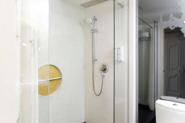 Deluxe, Double or Twin Bed, with Extra Bed, The Luxe Manor Hotel 5/8