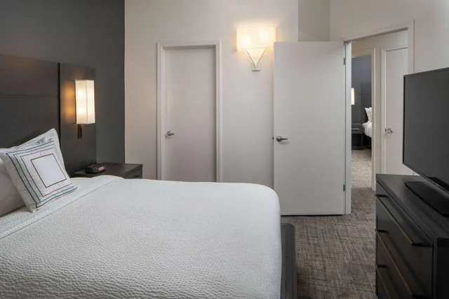 جناح بسريرين كوين بغرفتي نوم مع أريكة، Sonesta ES Suites New Orleans Convention Center 1/3