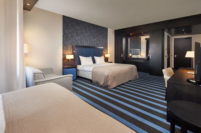 غرفة عائلية بسرير مزدوج وسريرين منفصلين بغرفة نوم واحدة، Van Der Valk Hotel Sneek 1/5
