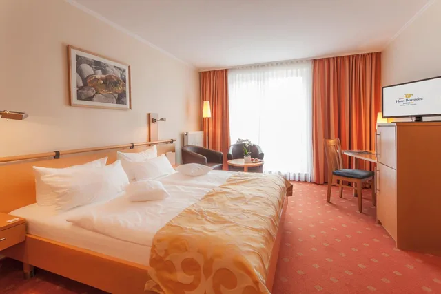 Room, Double Bed, Side Sea View, Balcony، Hotel Bernstein 3/8