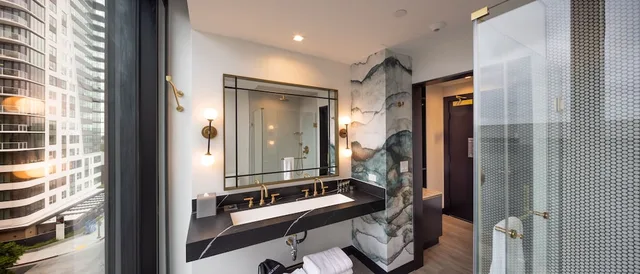 Courtyard, 2 Queen Beds، The Godfrey Hotel Hollywood 3/3