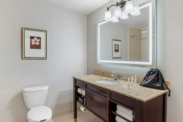جناح ديلوكس بسريرين كوين بغرفة نوم واحدة مع أريكة، Country Inn and Suites By Radisson Ashland Hanover VA 5/5