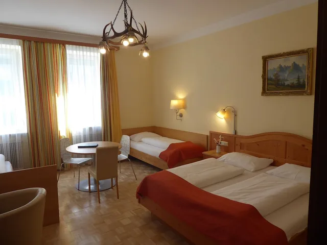 غرفة رباعية بسرير مزدوج وسريرين منفصلين، Adlerhof 1/10