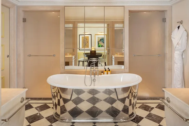جناح بريميوم جونيور ديلوكس بسرير كوين، Hotel Metropole Monte Carlo 3/3