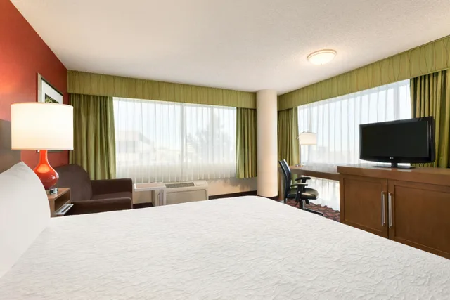Suite, 1 King or 2 Queen Beds, Corner، Hampton Inn Denver West Federal Center 2/5
