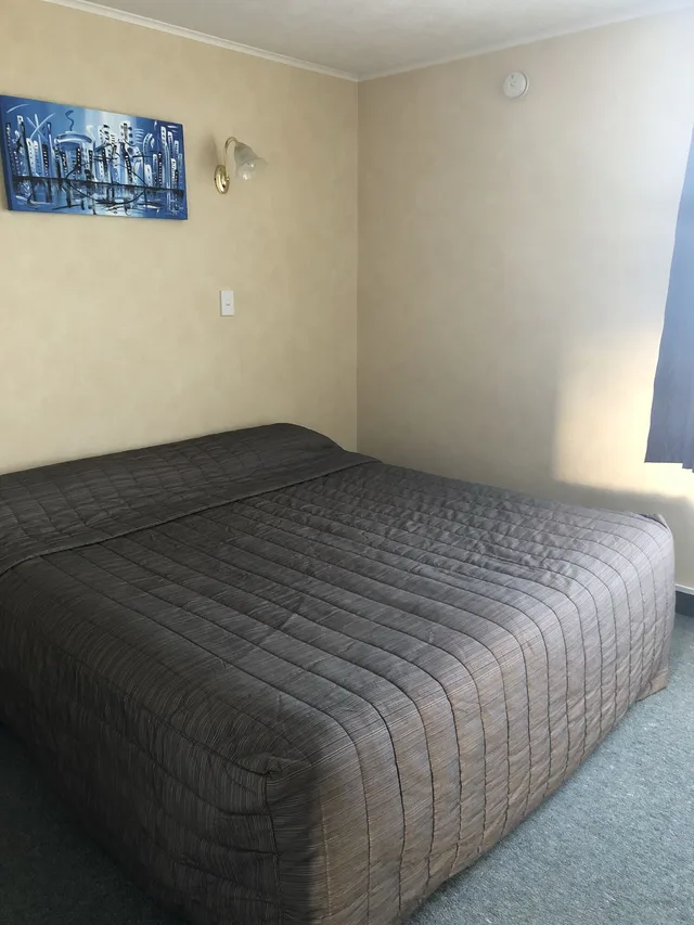 شقة بسرير كوين وسريرين فرديين بغرفتي نوم، Monarch Motel 1/2