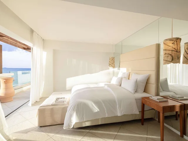 Luxury, King Bed, Side Sea or Lagoon View، Amirandes, A Resort to Live 2/2
