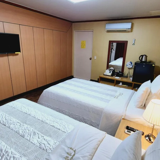 غرفة قياسية بسريرين منفصلين، Kyungha Spa Hotel 1/6