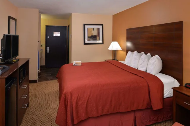 غرفة قياسية بسرير كينج، Quality Inn Appleton West 1/5