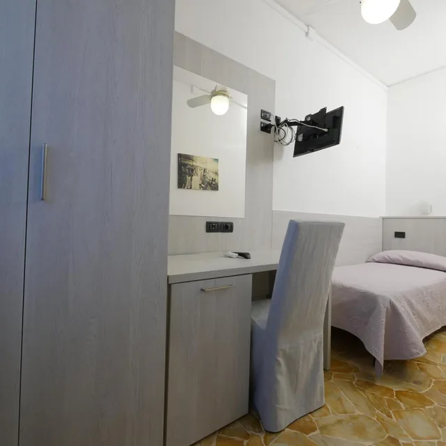 غرفة مفردة، Hotel Careggi 2/9