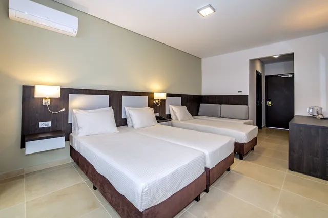 Family, 1 Double and 1 Single Bed, Land View، White Olive Premium Laganas 5/8