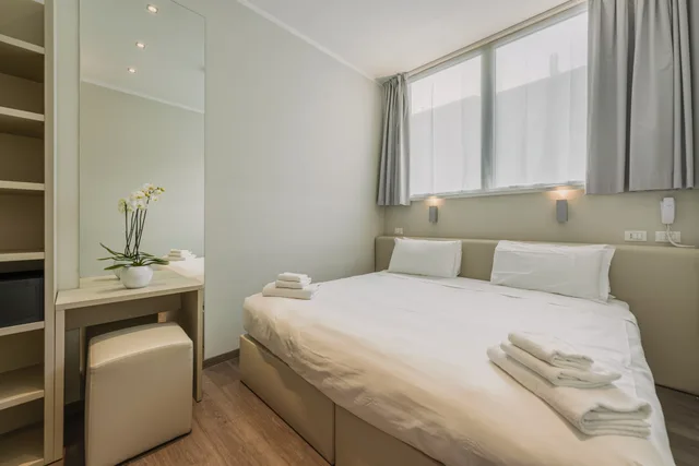 Room, Twin Beds, Spark by Hilton Milan Linate Airport 1/4