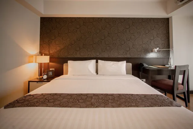 Superior, King Bed, Lily Hotel Bangkok 3/10