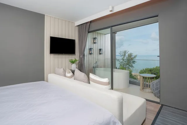 Ocean, Executive, King Bed, Bayphere Hotel Pattaya JC 4/10
