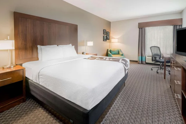 Deluxe, Double Bed, La Quinta Inn & Suites by Wyndham Fort Worth Arlington West 2/4