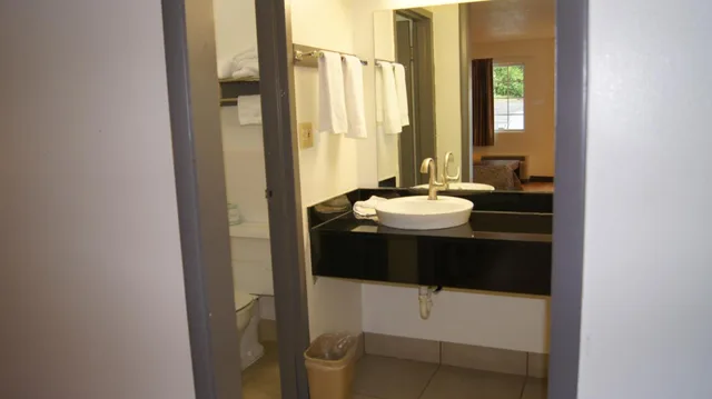 غرفة بسرير كينج، Executive Inn 5/6