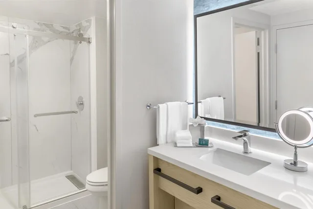 جناح جونيور بسرير كينج مع أريكة، Doubletree By Hilton South Bend 5/5