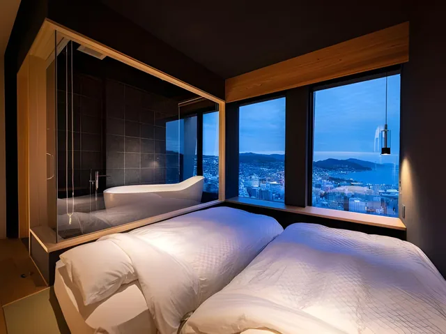 Japanese Western, Hotel Nagasaki 1/2