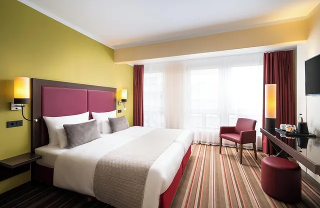 غرفة ثلاثية بسرير مزدوج وسرير فردي، LEONARDO HOTEL BERLIN 1/7