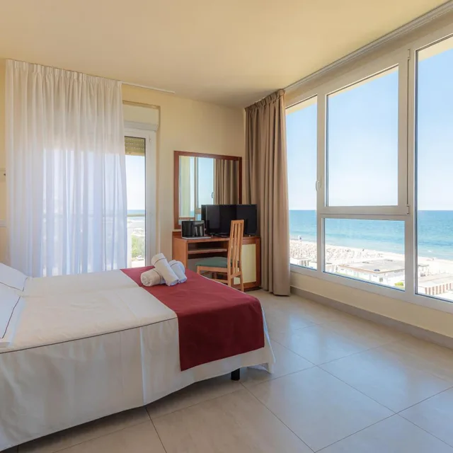 غرفة بسرير مزدوج أو سريرين منفصلين بإطلالة على البحر، Hotel Adria 2/10