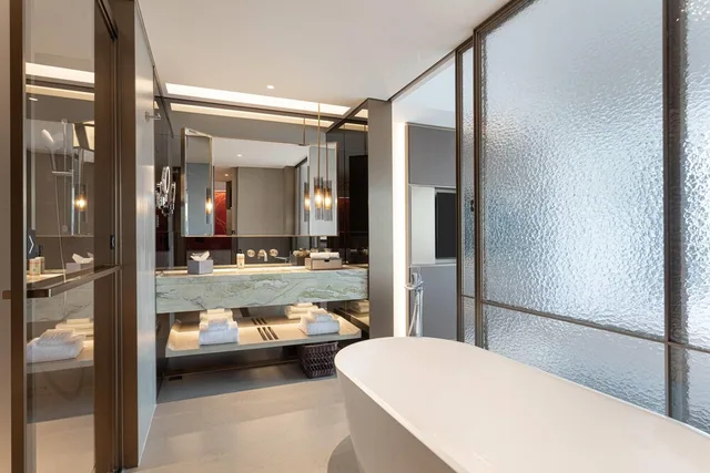 جناح تنفيذي بسرير كينج، Ramada by Wyndham Foshan Danzao 2/2