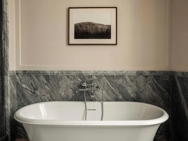 جناح بسرير كينج بشرفة مع أريكة، Hotel Balzac Champs Elysees 3/3