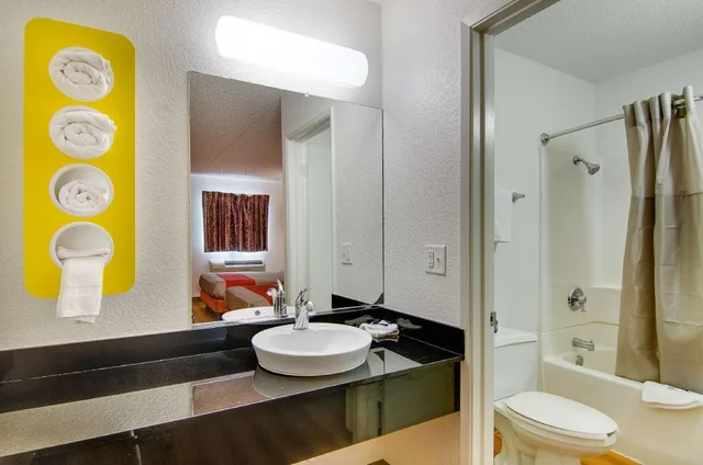 غرفة بسريرين مزدوجين، Motel6 Salina, KS 10/10