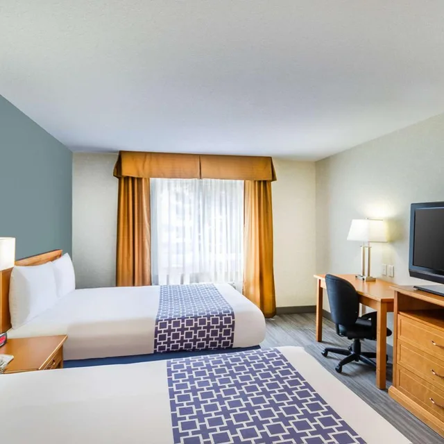 غرفة بسريرين كوين في المبنى الرئيسي، Econo Lodge Inn & Suites Calgary - University 5/10