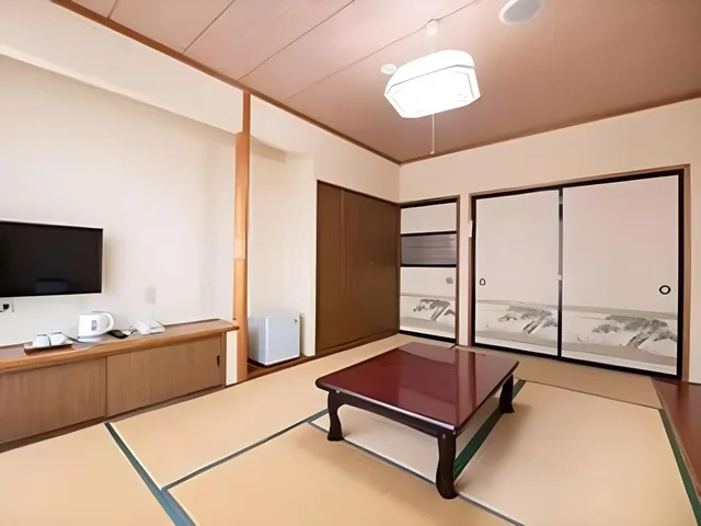غرفة يابانية بفرشتي فوتون، Tabist Hotel Yamashiro Onsen 1/1