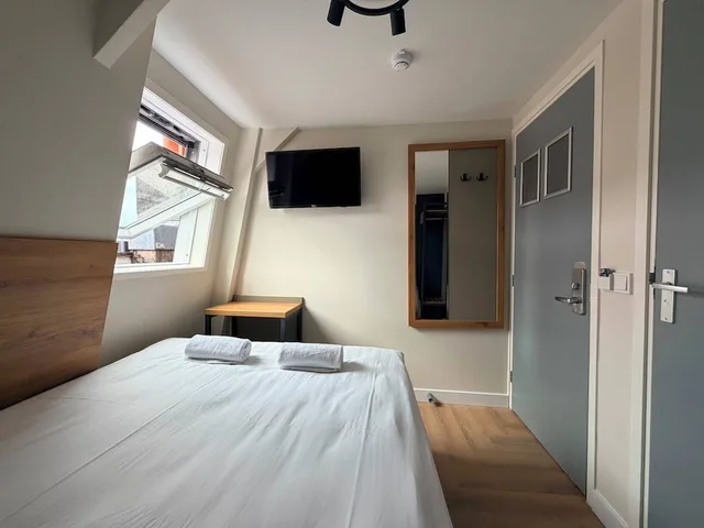 غرفة قياسية بسرير مزدوج بحمام خاص، Continental Hotel 3/7
